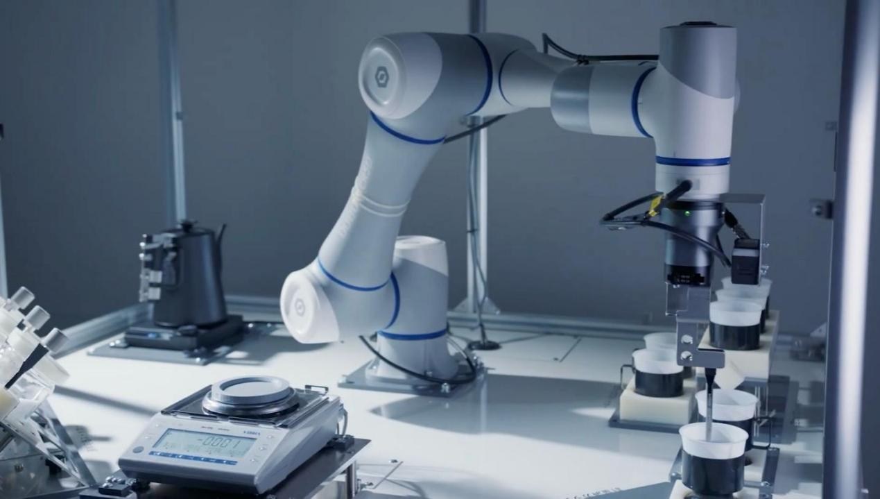 、協作機器人在智能工廠中的應用