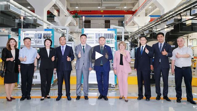 越疆機(jī)器人,越疆機(jī)器人應(yīng)用案例,焊接機(jī)器人,裝配機(jī)器人,越疆協(xié)作機(jī)器人、哈薩克斯坦部長考察調(diào)研天職大與越疆科技雙方共建的魯班工坊，中國職業(yè)教育模式獲國際認(rèn)可