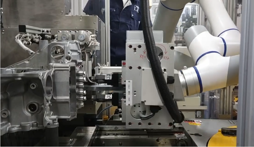 機(jī)床上下料機(jī)器人,協(xié)作機(jī)器人,越疆上下料機(jī)器人-越疆CRA協(xié)作機(jī)器人在汽車制造中的價(jià)值革命：螺絲鎖付自動(dòng)化解決方案