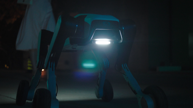 越疆發(fā)布全球首款家庭智能體機器人Rover X1，開創(chuàng)具身智能家用新紀元