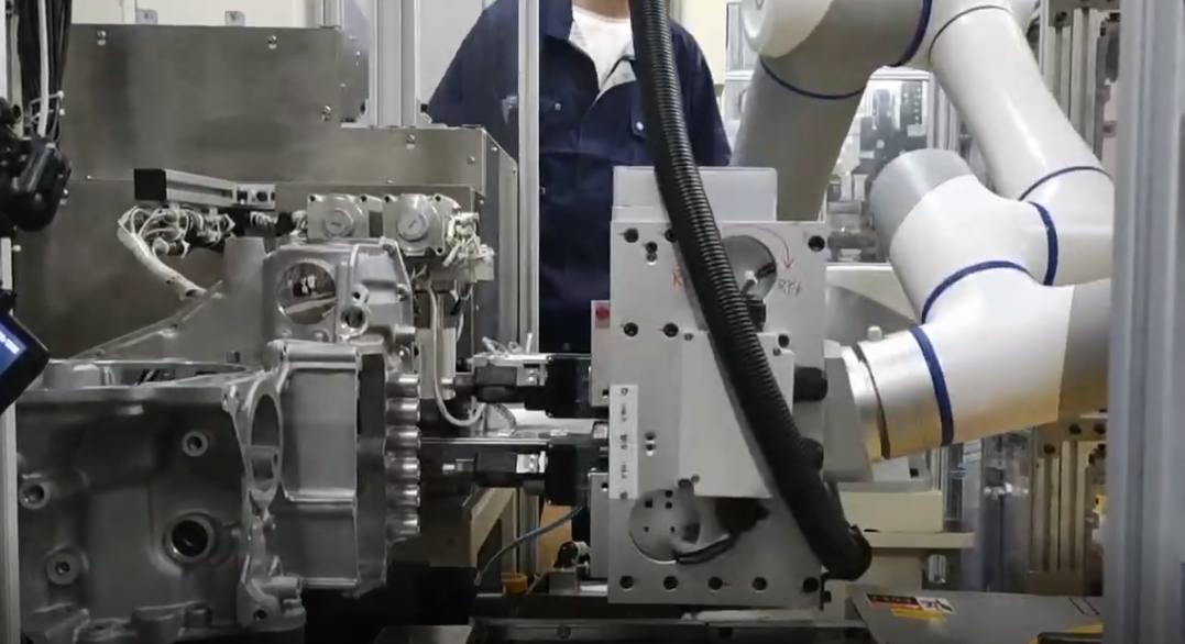 CR系列協(xié)作機(jī)器人,CR3,CR5,CR7,CR10,CR12,CR16,CR20A,協(xié)作機(jī)械臂,六軸機(jī)器人,焊接機(jī)器人,碼垛機(jī)器人,上下料機(jī)器人,裝配機(jī)器人、發(fā)動(dòng)機(jī)變速箱螺絲鎖附